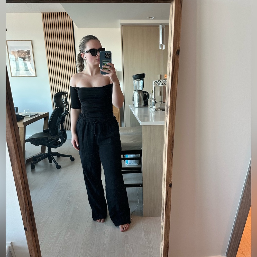 Chic Black Ruched Top